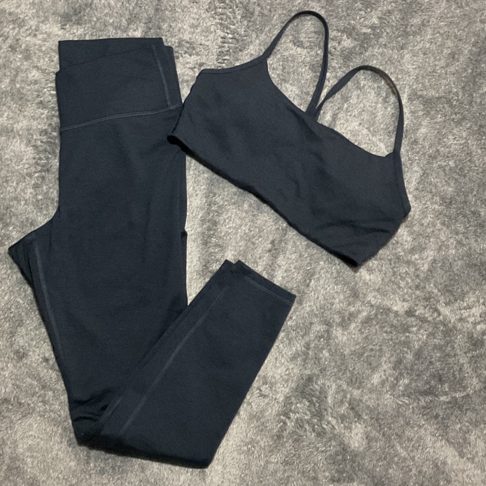 EUC! Old Navy - Navy blue Sports Bra and Leggings Set